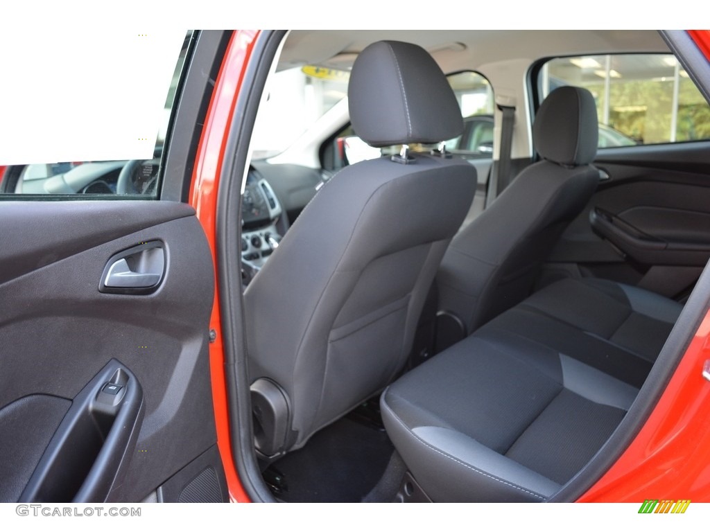 2014 Focus SE Sedan - Race Red / Charcoal Black photo #11
