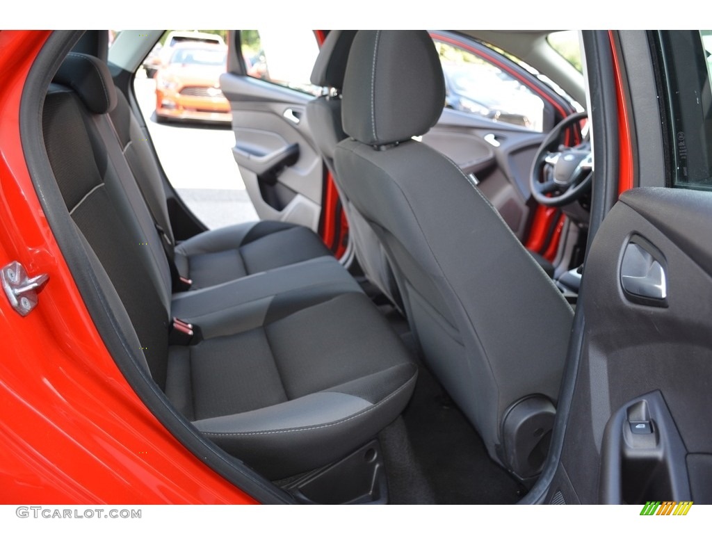 2014 Focus SE Sedan - Race Red / Charcoal Black photo #13