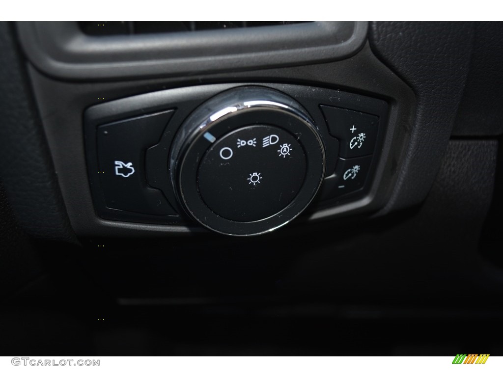 2014 Focus SE Sedan - Race Red / Charcoal Black photo #21