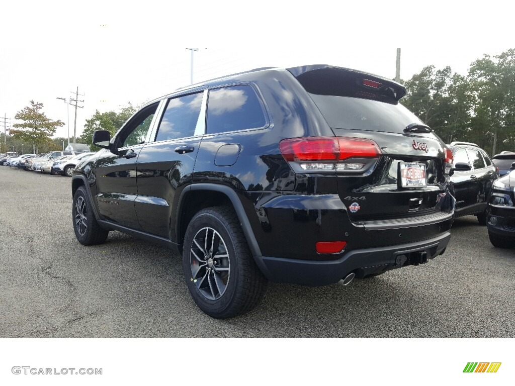 2017 Grand Cherokee Trailhawk 4x4 - Diamond Black Crystal Pearl / Black photo #4