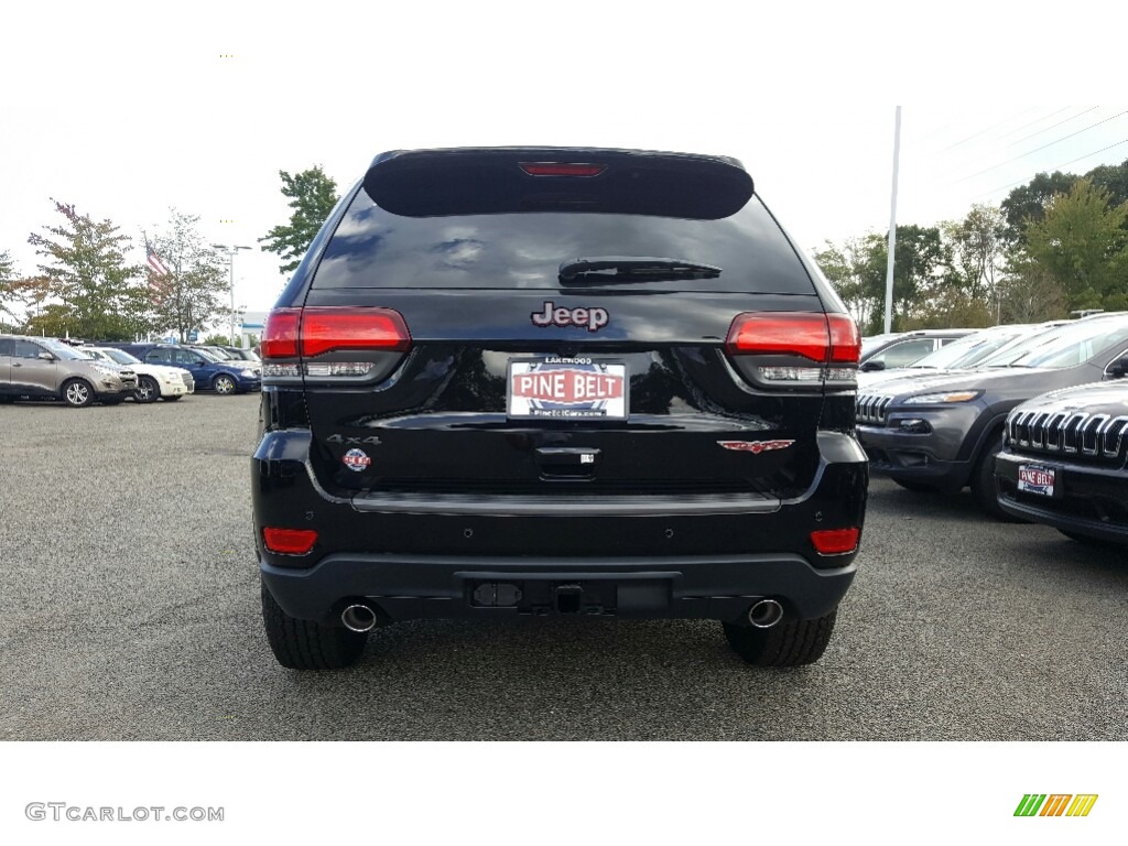 2017 Grand Cherokee Trailhawk 4x4 - Diamond Black Crystal Pearl / Black photo #5
