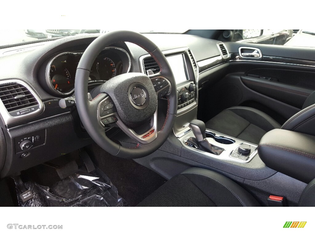 2017 Grand Cherokee Trailhawk 4x4 - Diamond Black Crystal Pearl / Black photo #9