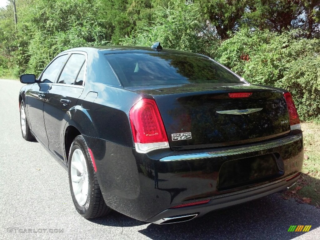 2015 300 Limited - Phantom Black Tri-Coat Pearl / Black/Linen photo #8