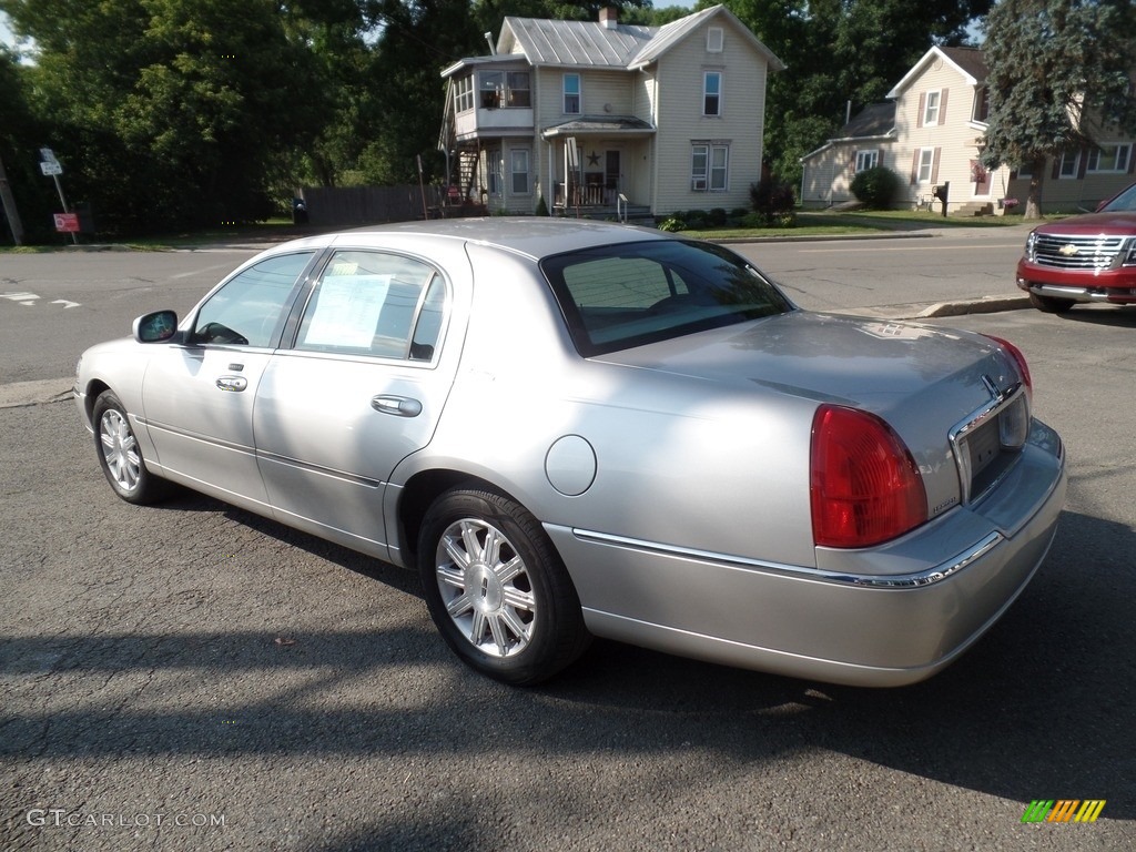 2011 Town Car Signature Limited - Silver Birch Metallic / Black photo #5