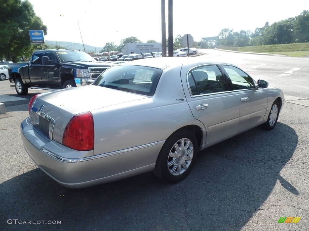 2011 Town Car Signature Limited - Silver Birch Metallic / Black photo #8