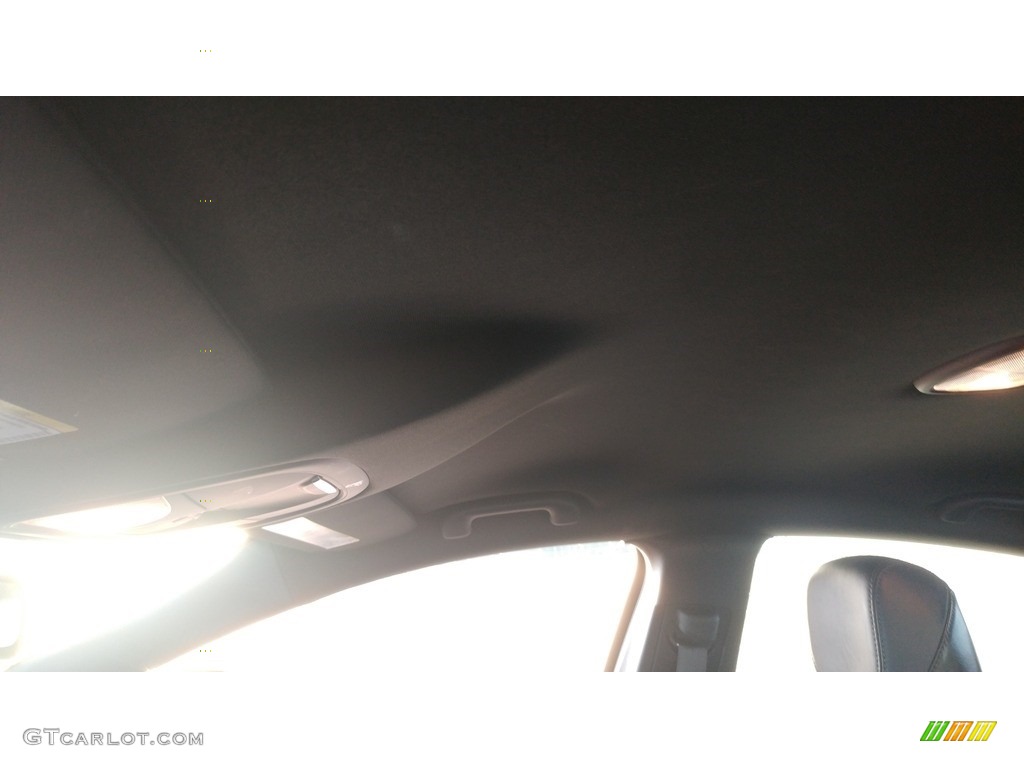 2015 200 S - Velvet Red Pearl / Black photo #13