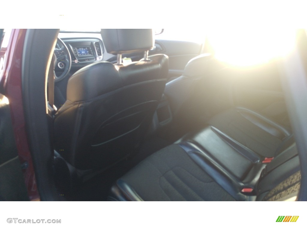 2015 200 S - Velvet Red Pearl / Black photo #18