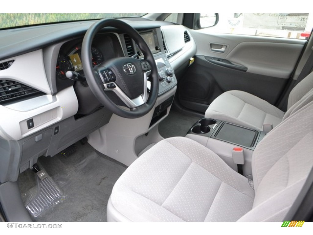 Ash Interior 2017 Toyota Sienna LE Photo #116136094