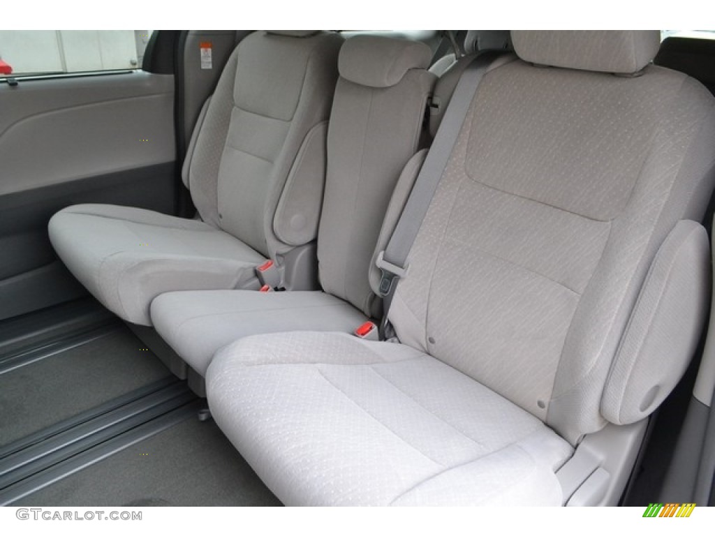 Ash Interior 2017 Toyota Sienna LE Photo #116136127