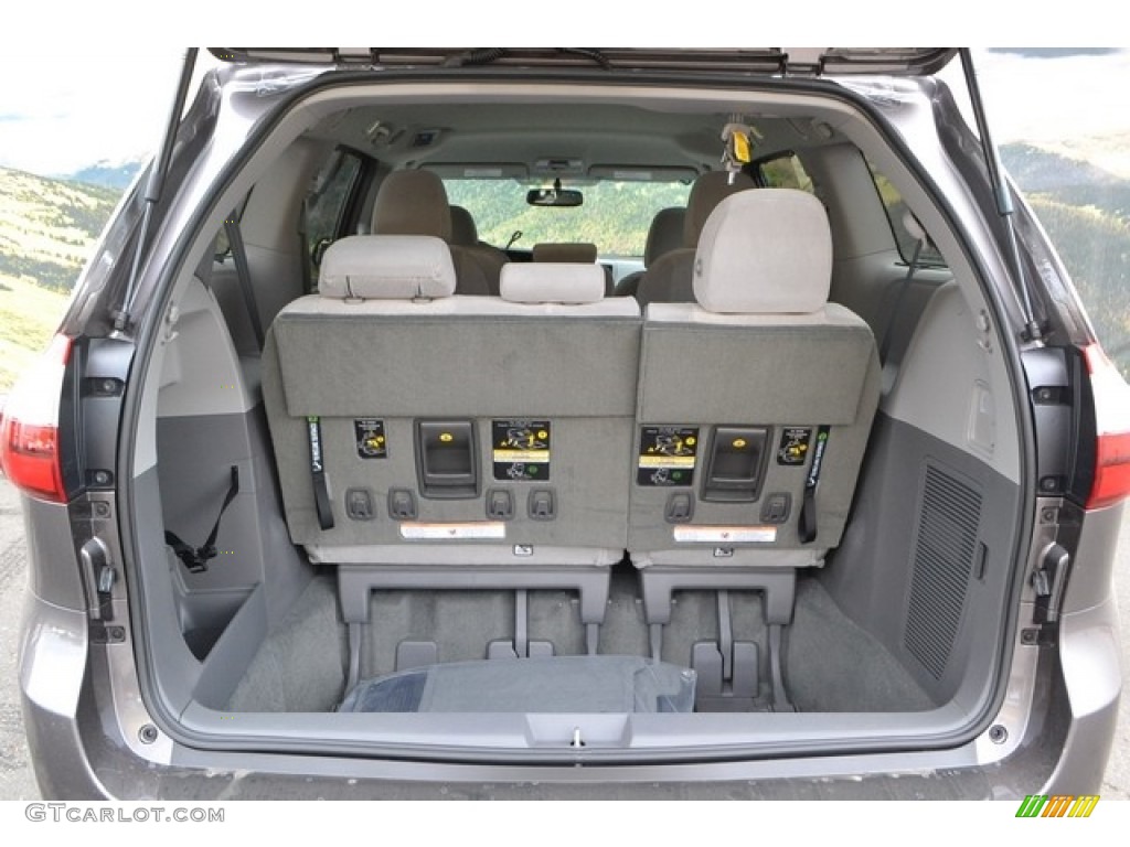 2017 Toyota Sienna LE Trunk Photo #116136154