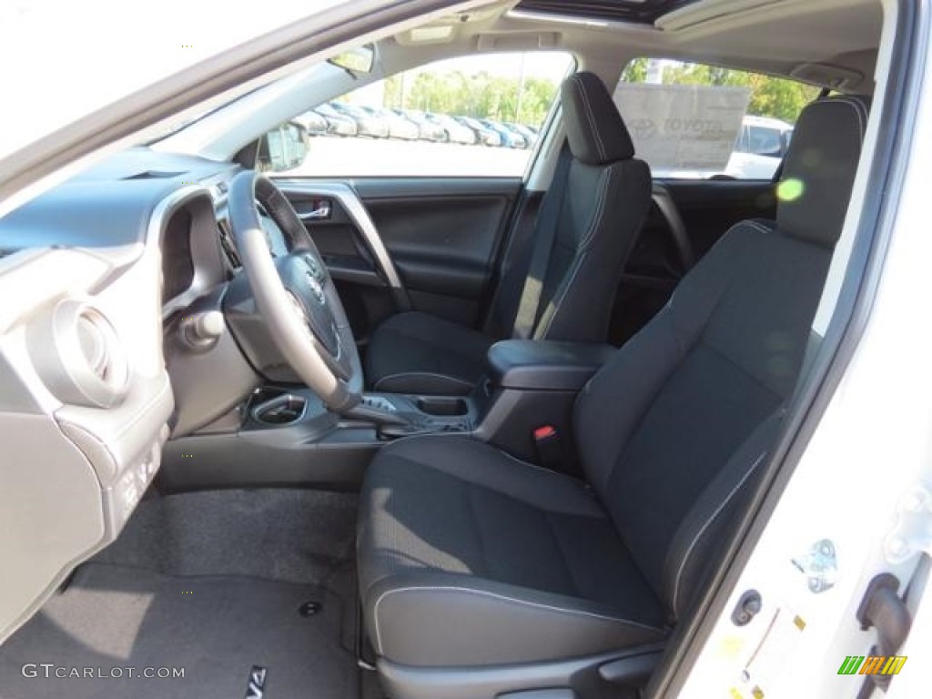 2017 RAV4 XLE - Super White / Black photo #8