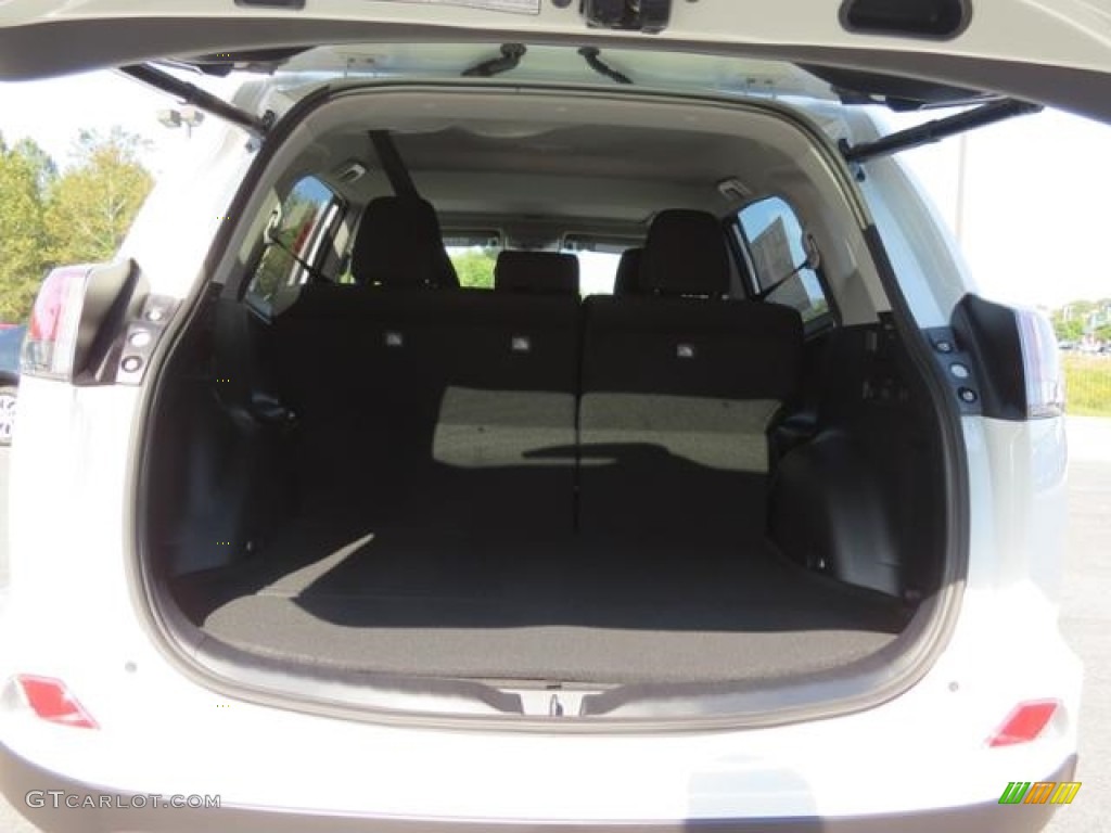 2017 RAV4 XLE - Super White / Black photo #22