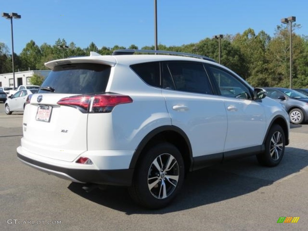 2017 RAV4 XLE - Super White / Black photo #23