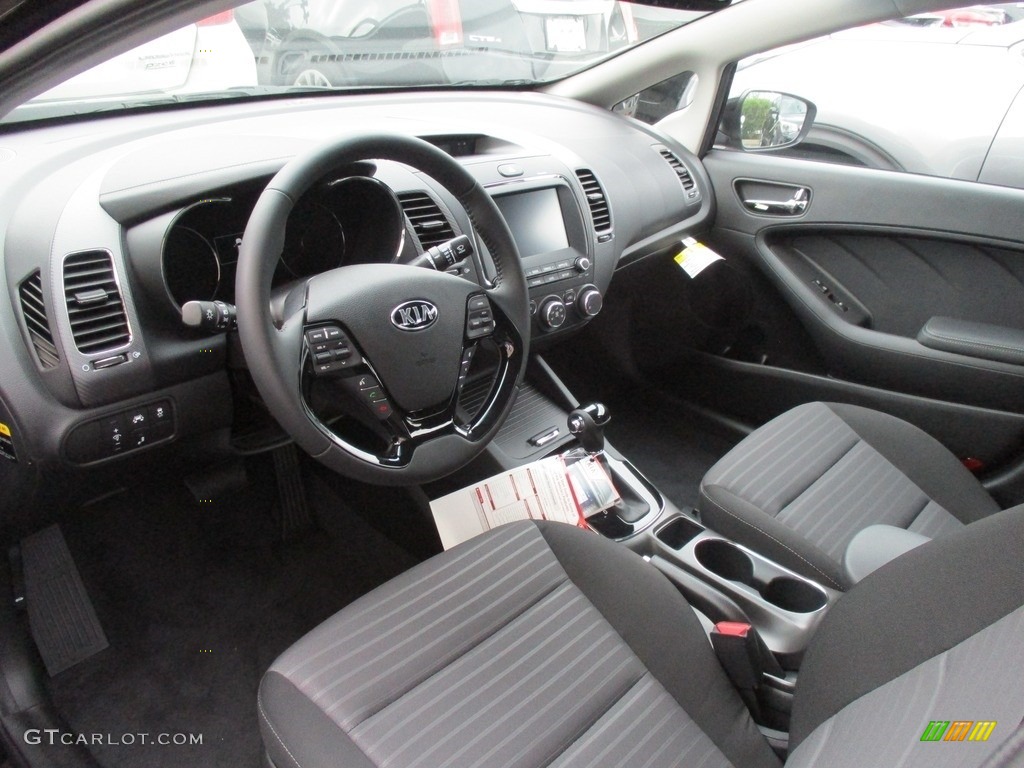 Black Interior 2017 Kia Forte S Photo #116144534