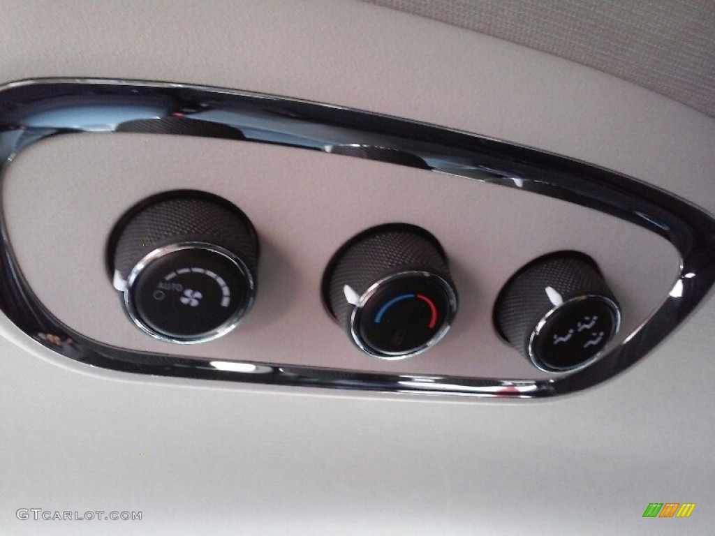 2017 Dodge Durango SXT AWD Controls Photo #116148021