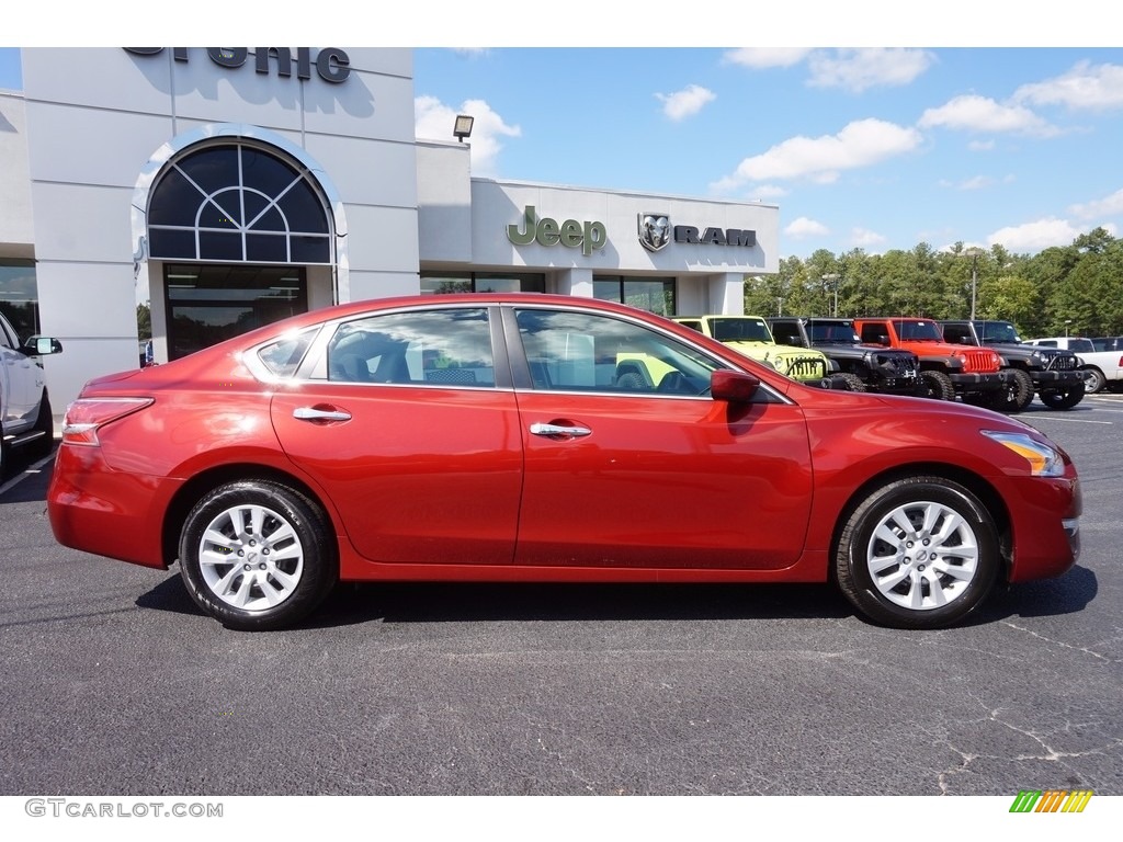 2015 Altima 2.5 S - Cayenne Red / Charcoal photo #8