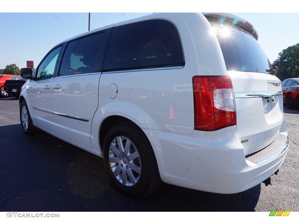 2016 Town & Country Touring - Bright White / Black/Light Graystone photo #5