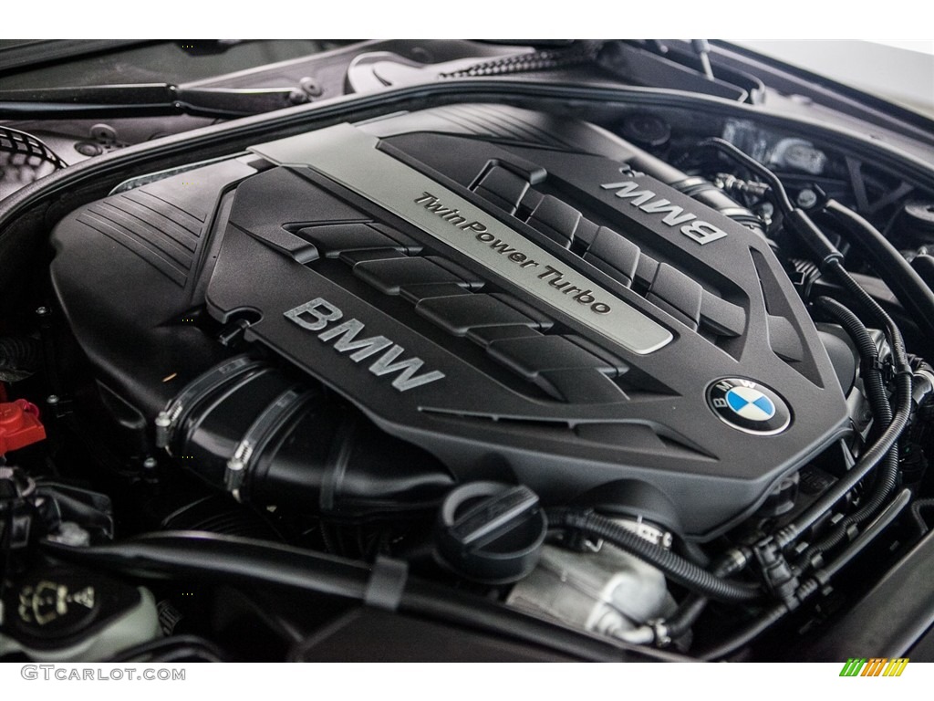 2014 BMW 5 Series 550i Sedan Engine Photos