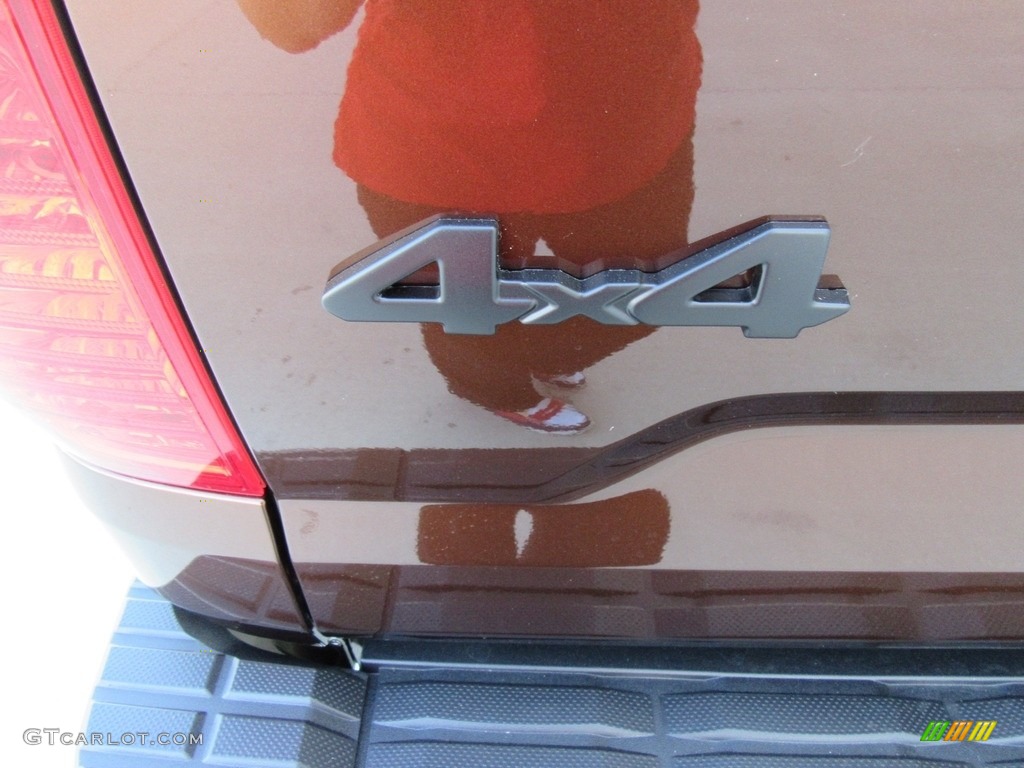 2017 Tundra SR5 CrewMax 4x4 - Sunset Bronze Mica / Black photo #18