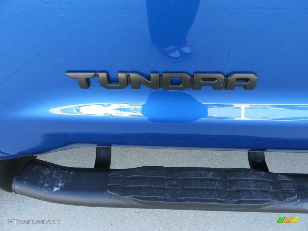 2017 Tundra SR5 Double Cab - Blazing Blue Pearl / Graphite photo #15