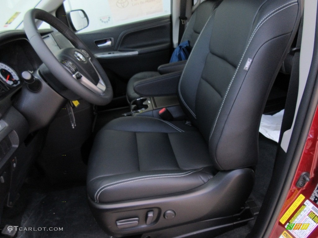 2017 Toyota Sienna SE Front Seat Photo #116165126