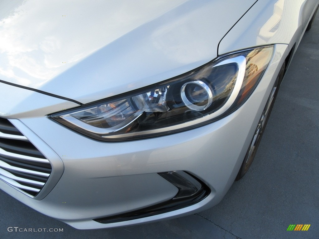 2017 Elantra SE - Silver / Gray photo #9