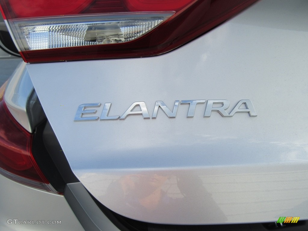 2017 Elantra SE - Silver / Gray photo #14