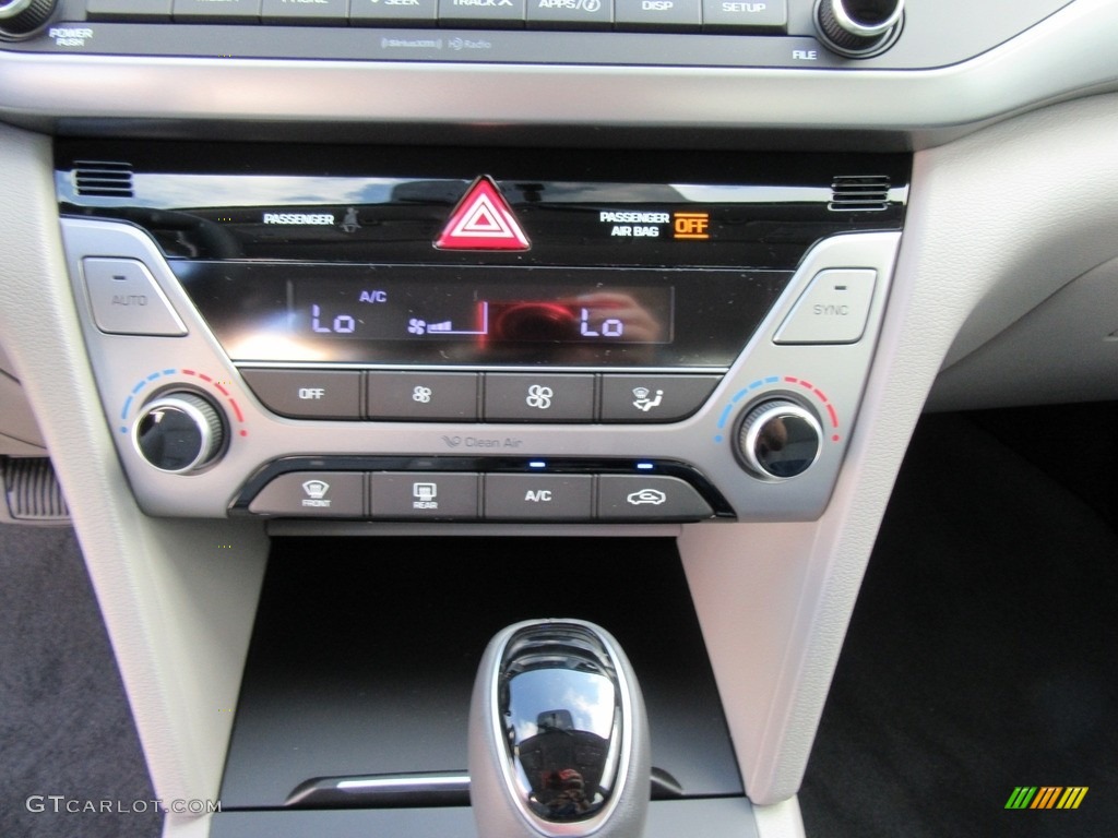2017 Elantra SE - Silver / Gray photo #26