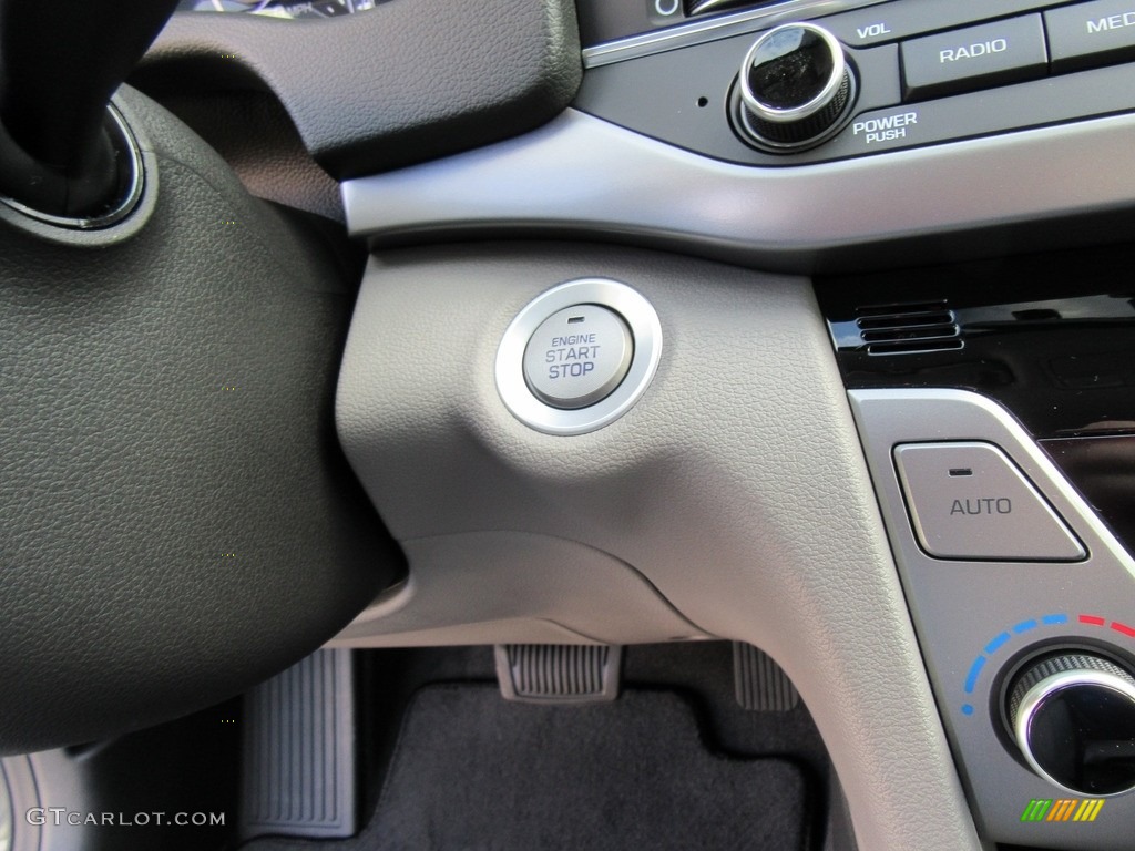 2017 Elantra SE - Silver / Gray photo #29