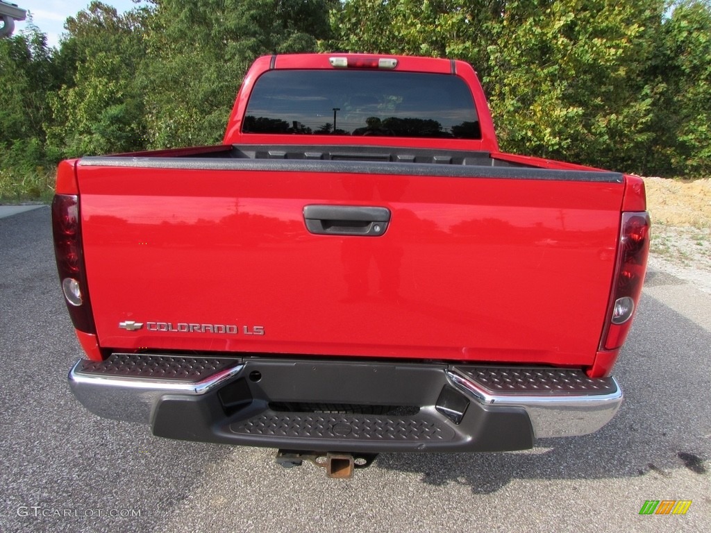 2005 Colorado LS Crew Cab 4x4 - Victory Red / Very Dark Pewter photo #4