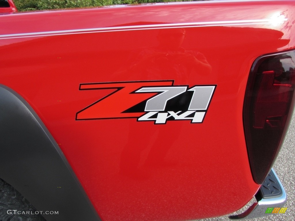 2005 Colorado LS Crew Cab 4x4 - Victory Red / Very Dark Pewter photo #10