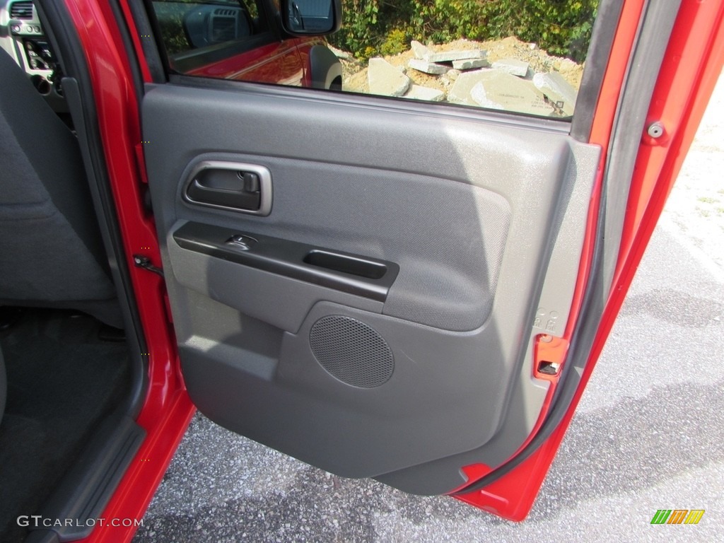 2005 Colorado LS Crew Cab 4x4 - Victory Red / Very Dark Pewter photo #13