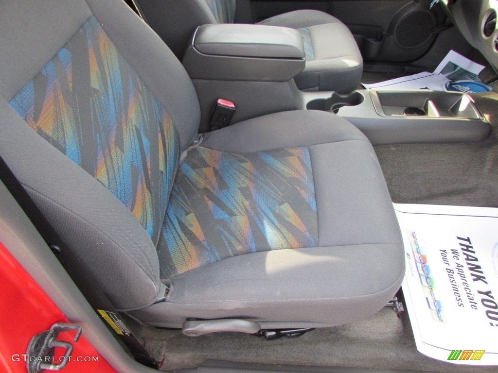 2005 Colorado LS Crew Cab 4x4 - Victory Red / Very Dark Pewter photo #19