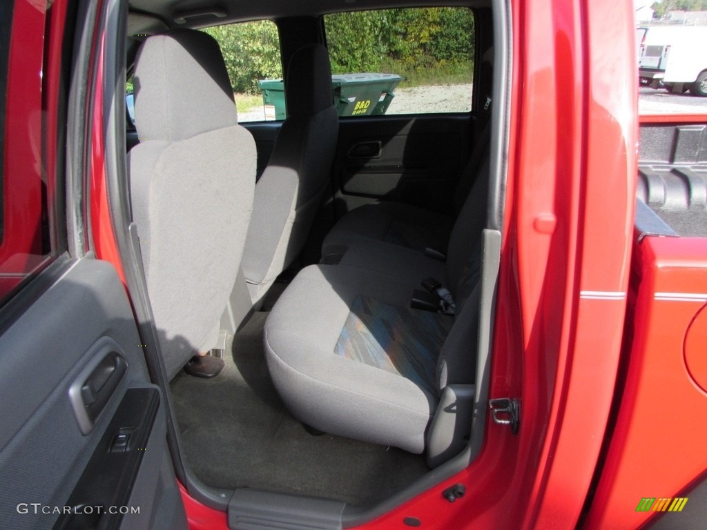 2005 Colorado LS Crew Cab 4x4 - Victory Red / Very Dark Pewter photo #21