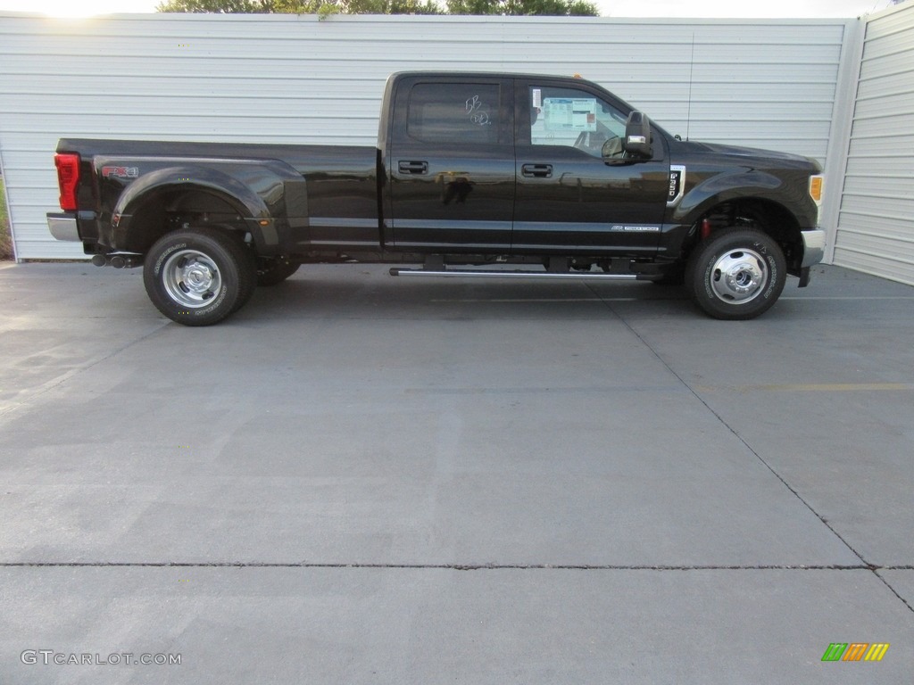 2017 F350 Super Duty Lariat Crew Cab 4x4 - Shadow Black / Black photo #3