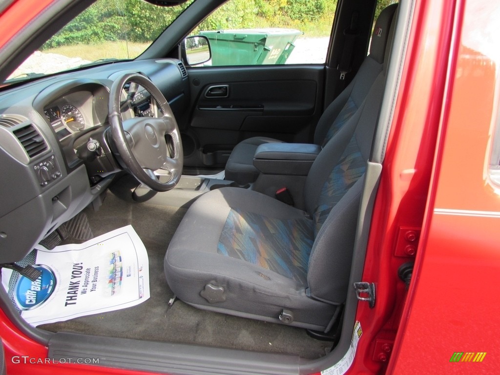 2005 Colorado LS Crew Cab 4x4 - Victory Red / Very Dark Pewter photo #24