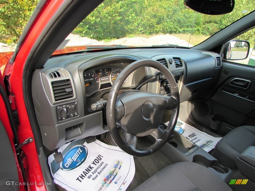 2005 Colorado LS Crew Cab 4x4 - Victory Red / Very Dark Pewter photo #26