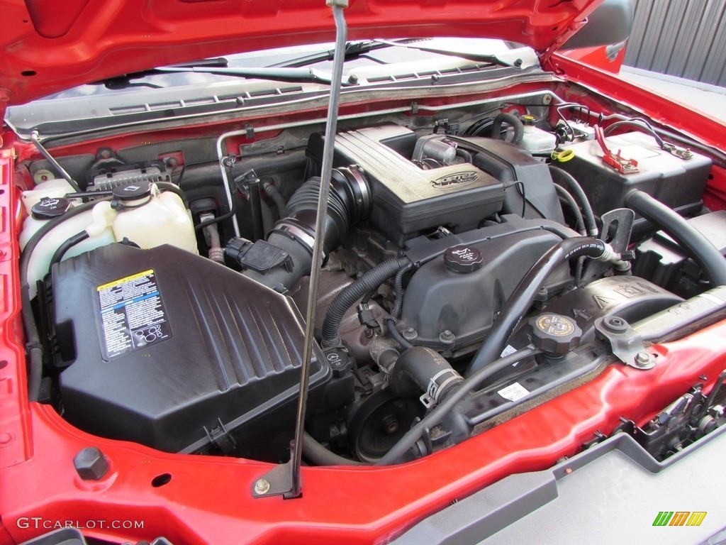 2005 Colorado LS Crew Cab 4x4 - Victory Red / Very Dark Pewter photo #34