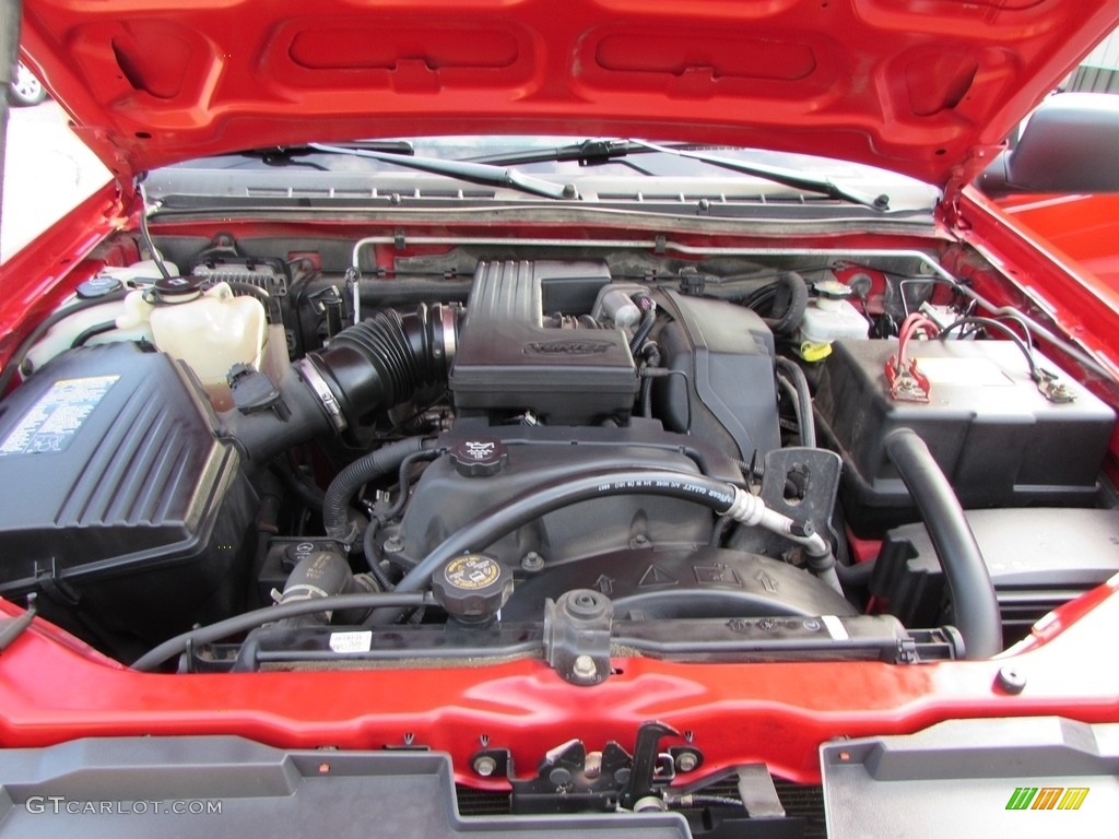 2005 Colorado LS Crew Cab 4x4 - Victory Red / Very Dark Pewter photo #35