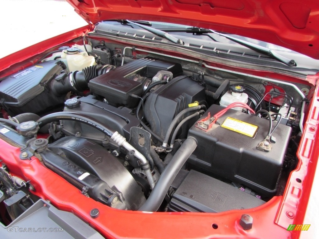 2005 Colorado LS Crew Cab 4x4 - Victory Red / Very Dark Pewter photo #36