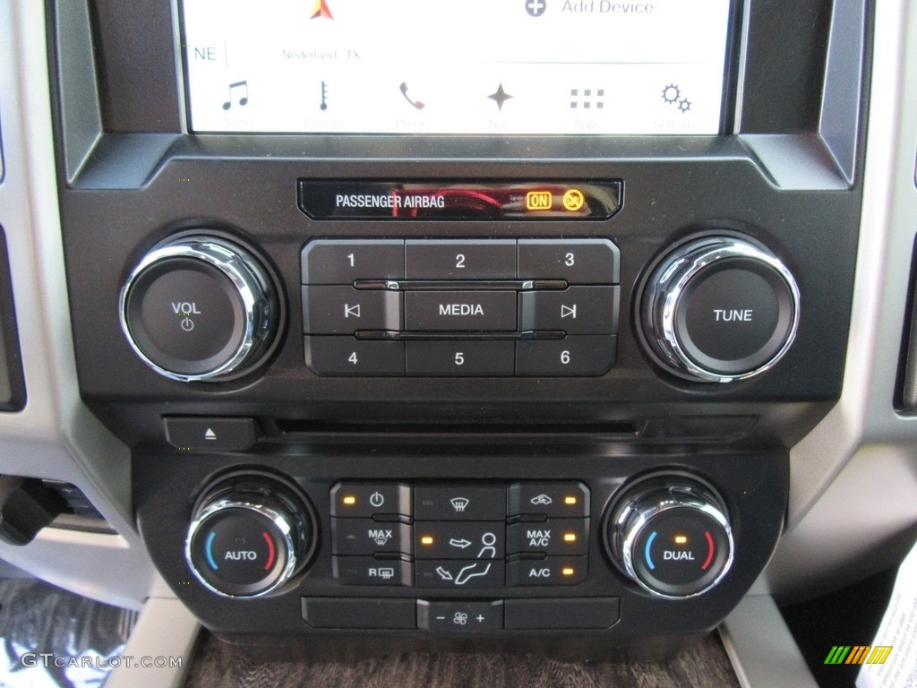 2017 Ford F350 Super Duty Lariat Crew Cab 4x4 Controls Photo #116172980
