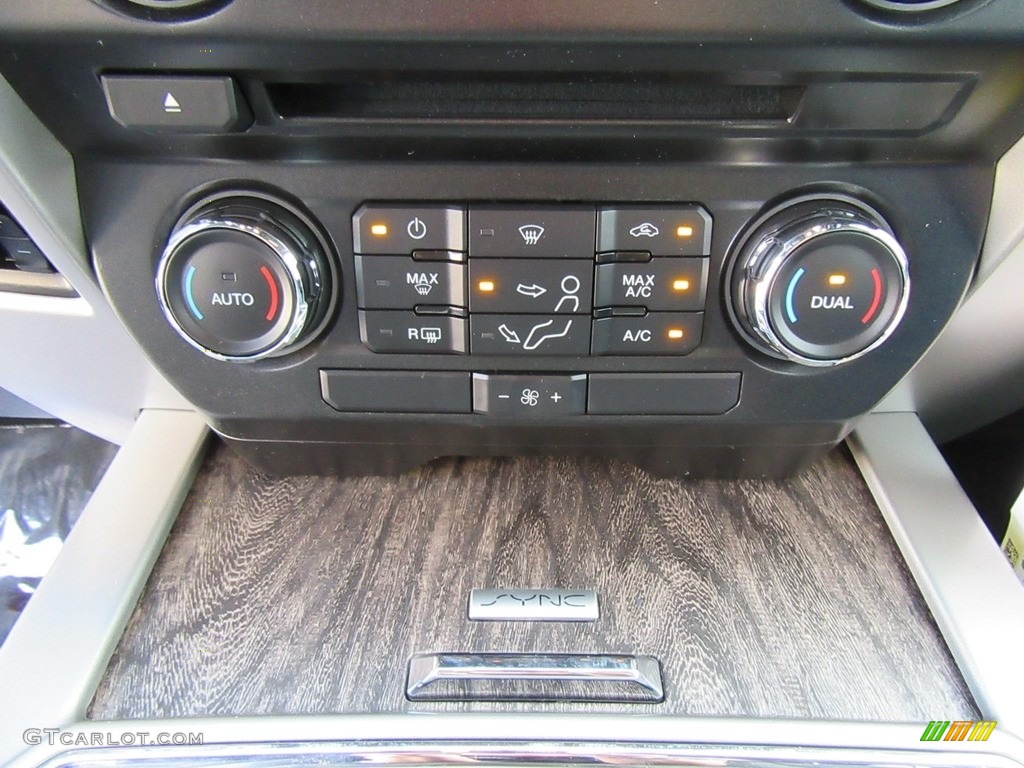 2017 Ford F350 Super Duty Lariat Crew Cab 4x4 Controls Photo #116173004