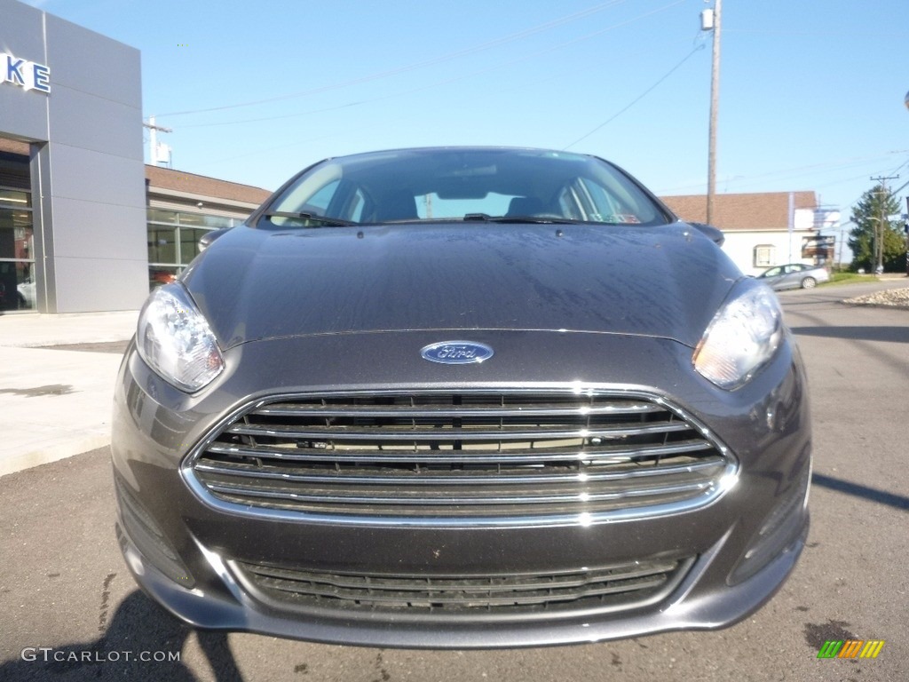 2016 Fiesta SE Sedan - Magnetic Metallic / Charcoal Black photo #2