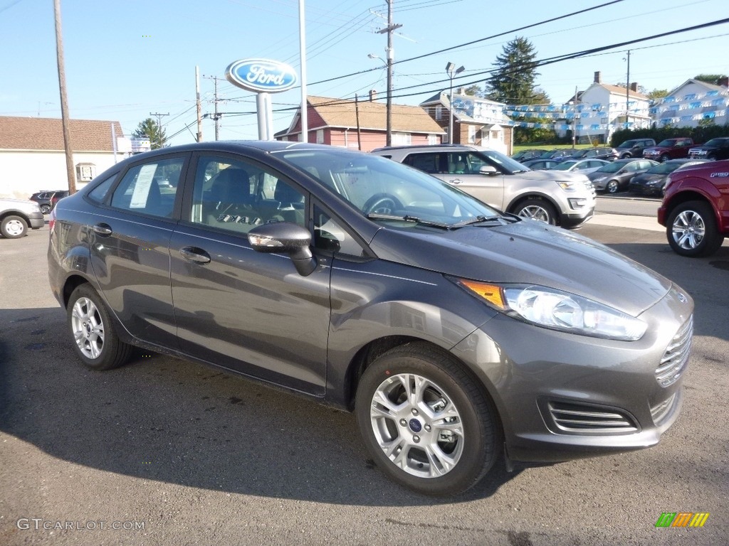 2016 Fiesta SE Sedan - Magnetic Metallic / Charcoal Black photo #3