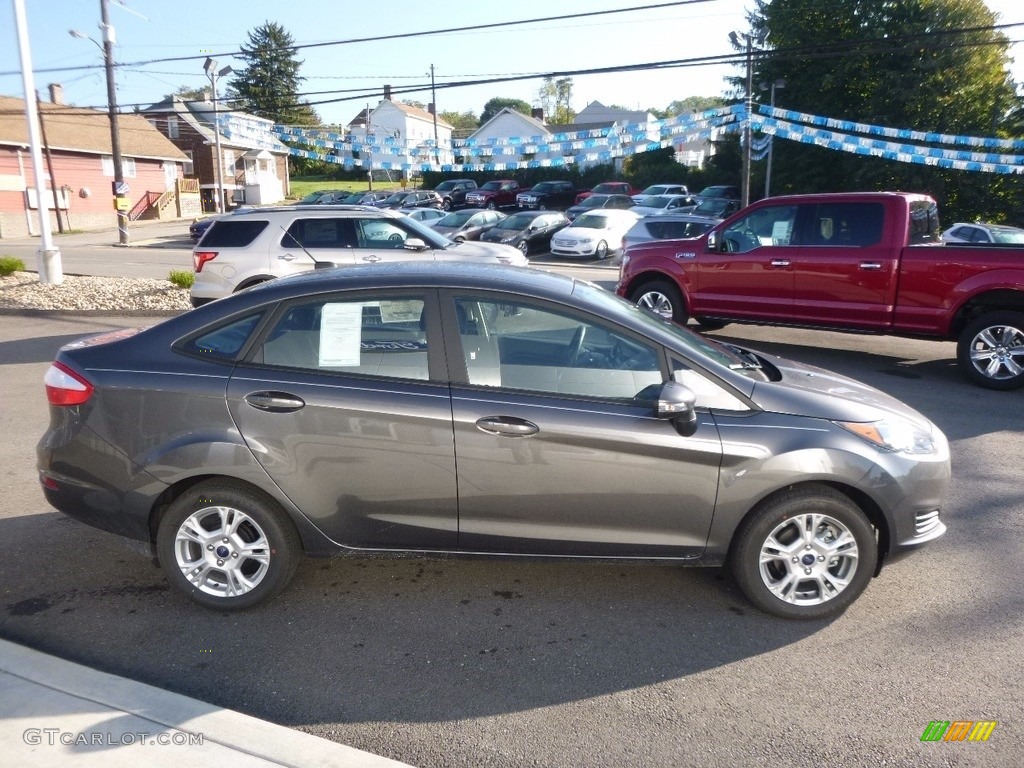 2016 Fiesta SE Sedan - Magnetic Metallic / Charcoal Black photo #4