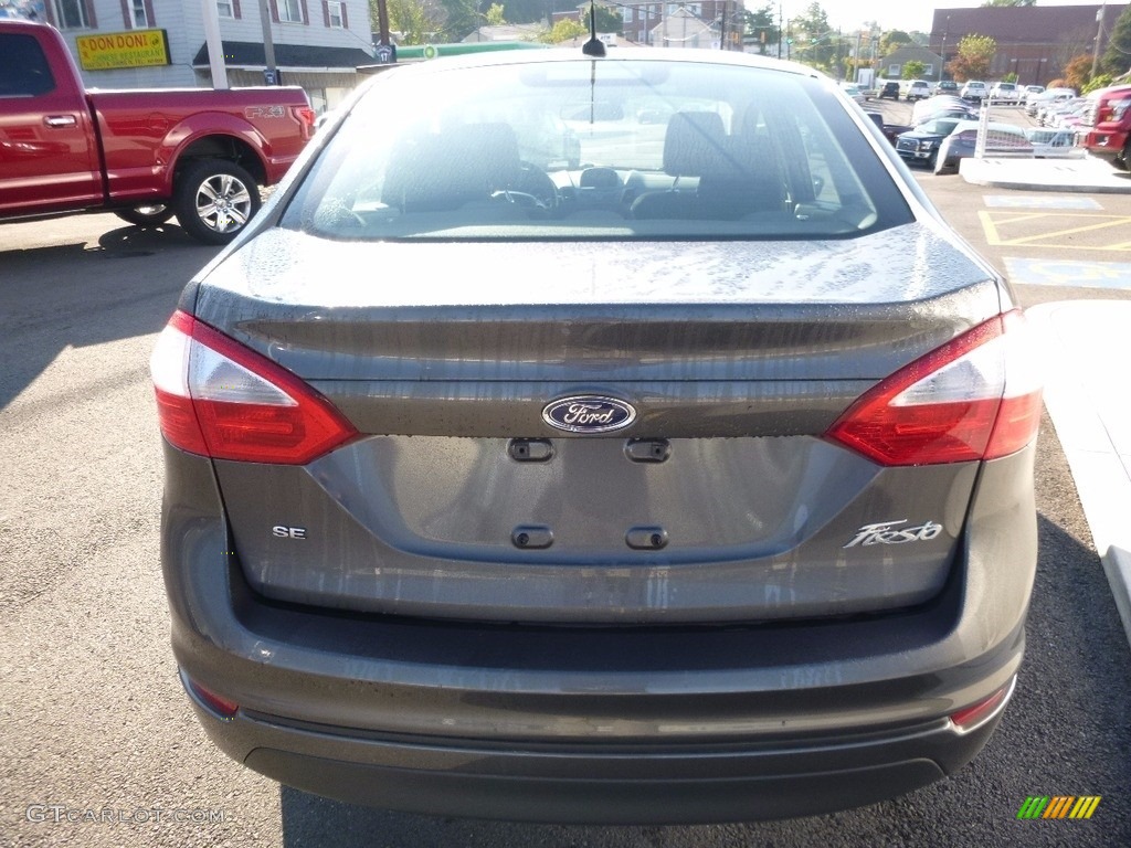 2016 Fiesta SE Sedan - Magnetic Metallic / Charcoal Black photo #7