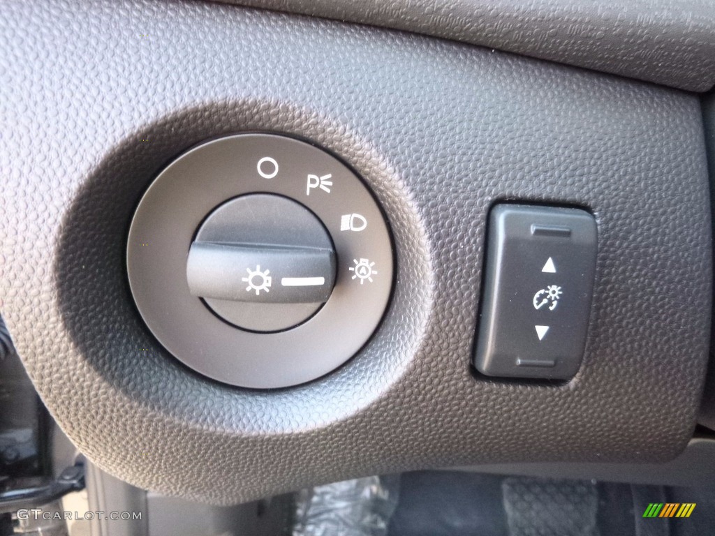 2016 Fiesta SE Sedan - Magnetic Metallic / Charcoal Black photo #15