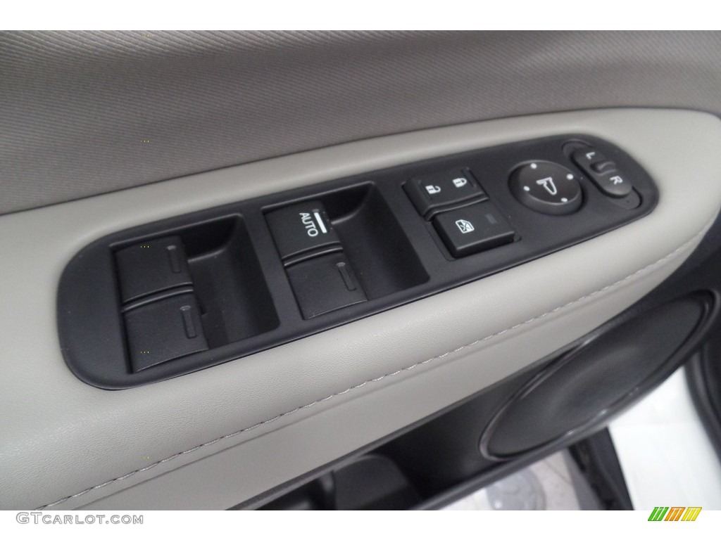 2017 Honda HR-V LX AWD Controls Photo #116188538