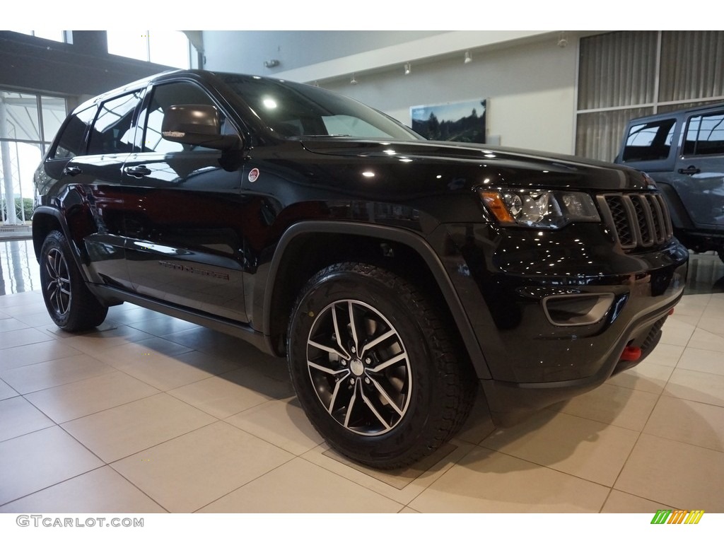 2017 Grand Cherokee Trailhawk 4x4 - Diamond Black Crystal Pearl / Black photo #4