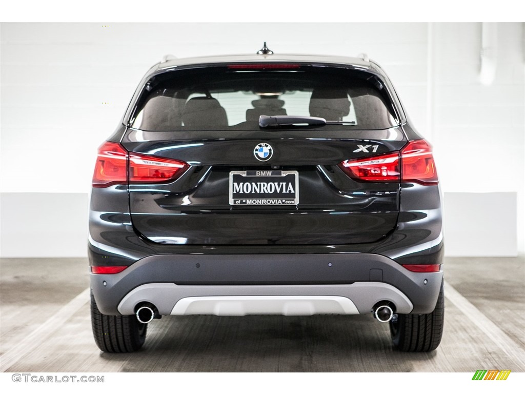 2016 X1 xDrive28i - Black Sapphire Metallic / Black photo #4